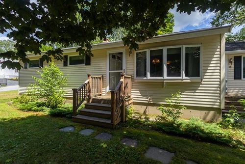 48 Spruce Ln, Dover, NH, 03820-4422 | Card Image