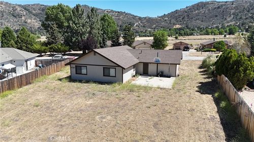 30001 Caddy Ln, Tehachapi, CA, 93561 | Card Image
