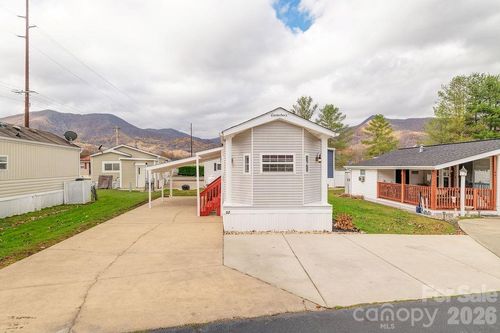52 Strollers Ln, Waynesville, NC, 28785-7655 | Card Image