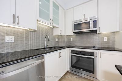 509B - 9090 Yonge St, Condo with 1 bedrooms, 1 bathrooms and 1 parking in Richmond Hill ON | Image 3