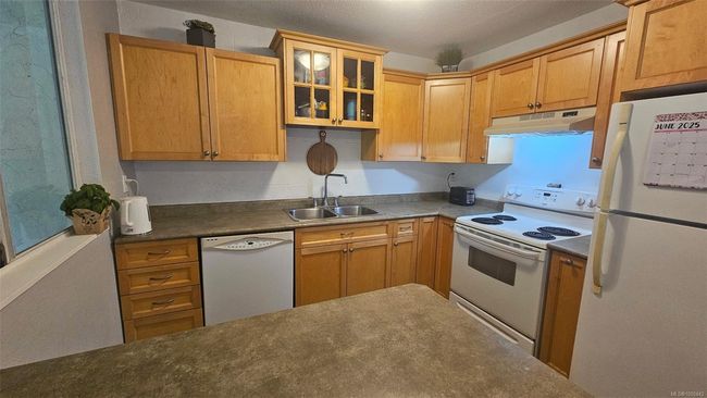 Maple cabinetry | Image 10