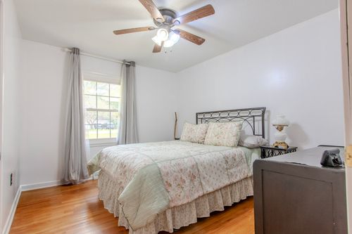 254 Shane Lee Cir, Dover, TN, 37058-3427 | Card Image