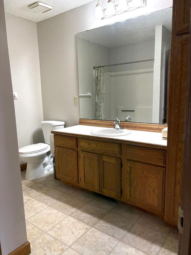 Full Bathroom | Image 12