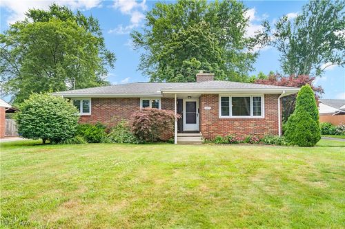 2657 Coblentz Dr, Poland, OH, 44514-2404 | Card Image