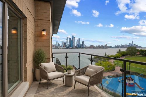 150 Henley Pl, Weehawken, NJ, 07086-1303 | Card Image