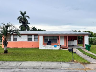 572 Barack Obama Boulevard Boulevard, House other with 3 bedrooms, 2 bathrooms and null parking in Pahokee FL | Image 1