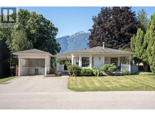 1017 Cottonwood St, Revelstoke, BC, V0E2S1 | Card Image