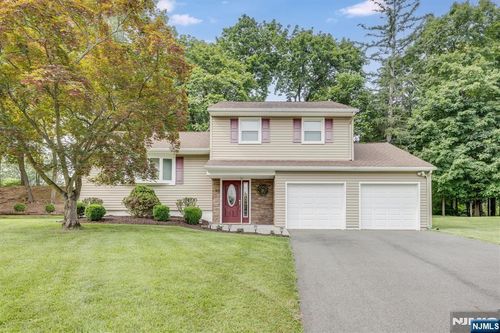 1 Brook Ct, Little Falls, NJ, 07424-2321 | Card Image