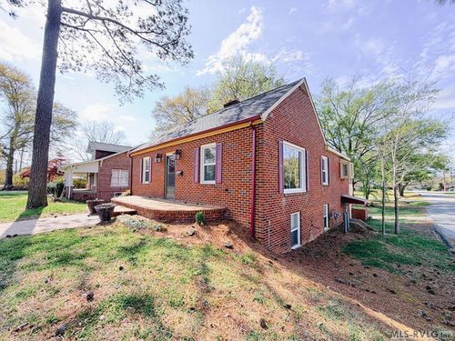 627 N Mecklenburg Ave, South Hill, VA, 23970-2041 | Card Image