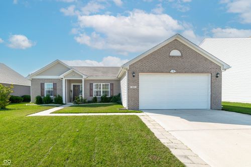 841 Cherry Tree Ln, Greenwood, IN, 46143-3818 | Card Image