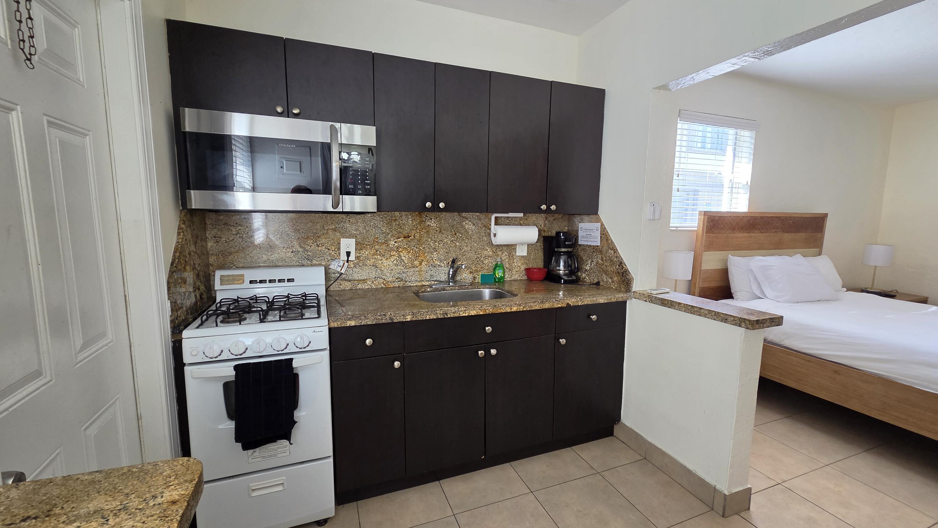 Residential Lease in Lake Worth Beach 5