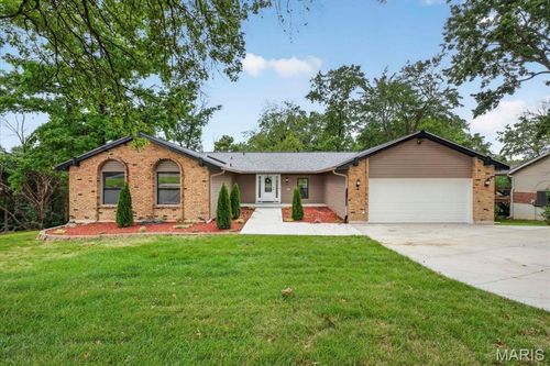 863 Woods Mill Rd, Ballwin, MO, 63011-3655 | Card Image