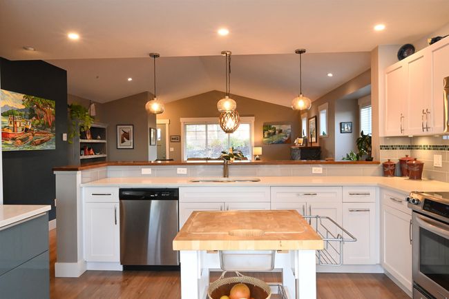 6251 Oracle Rd, House other with 3 bedrooms, 2 bathrooms and null parking in Sechelt BC | Image 11