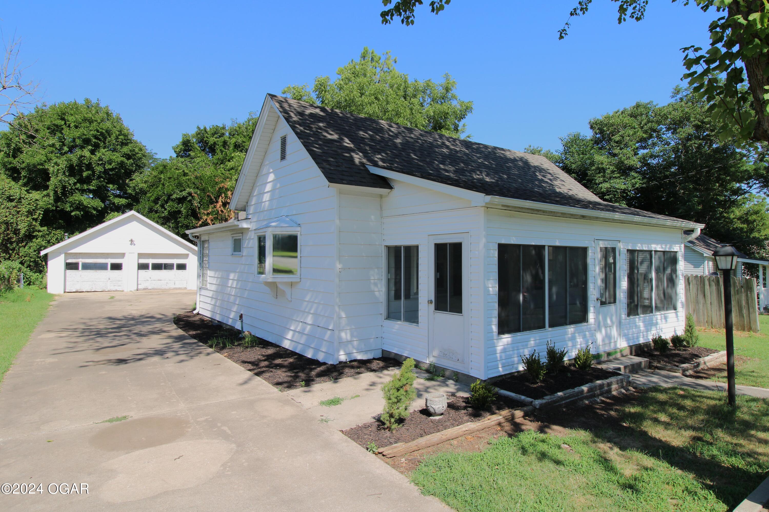 Orner St, Carthage, MO 64836