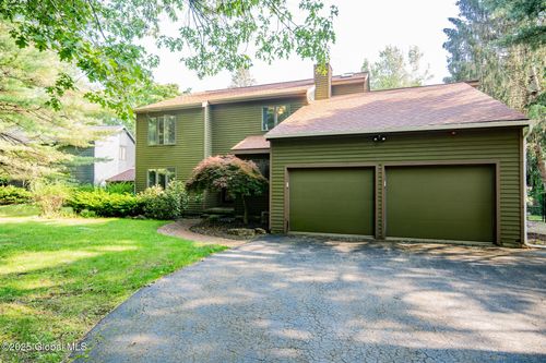 13 Robinwood Dr, Clifton Park, NY, 12065-2717 | Card Image