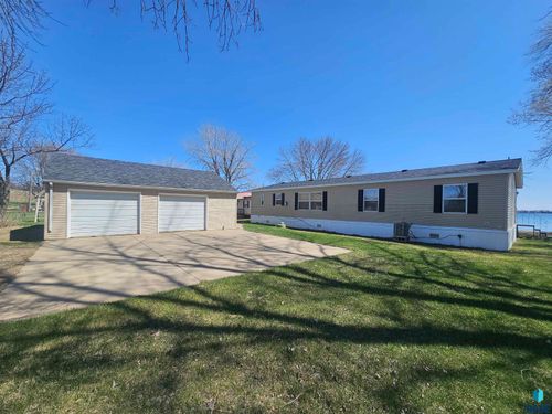 3441 North Shore Dr, Wentworth, SD, 57075 | Card Image