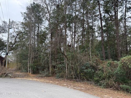 9522 Lono Pl, Diamondhead, MS, 39525-4128 | Card Image