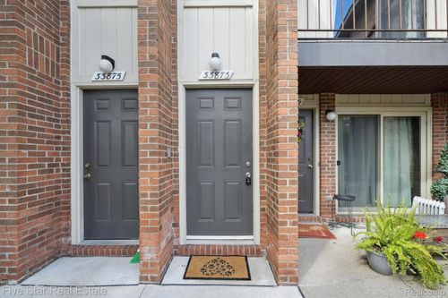 33873 Pondview Cir, Livonia, MI, 48152-1473 | Card Image