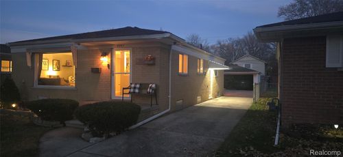 3961 Gertrude St, Dearborn Heights, MI, 48125-2813 | Card Image