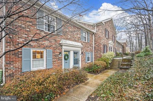 456-8352 Forrester Blvd, SPRINGFIELD, VA, 22152-1702 | Card Image