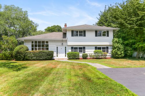 18 Calumet Rd, Westport, CT, 06880-1203 | Card Image