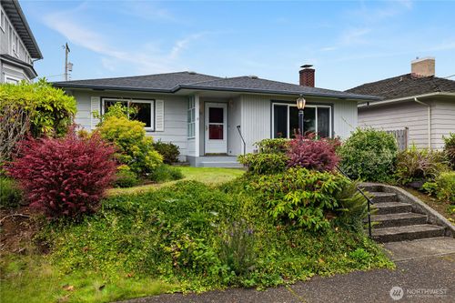 116 W 3rd St, Aberdeen, WA, 98520-3914 | Card Image