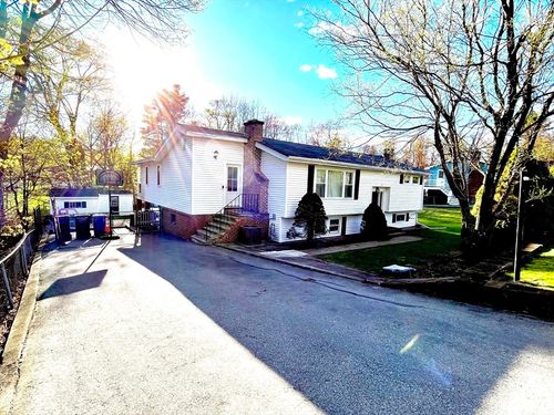 4 Richardson Rd, Hudson, MA, 01749-2824 | Card Image