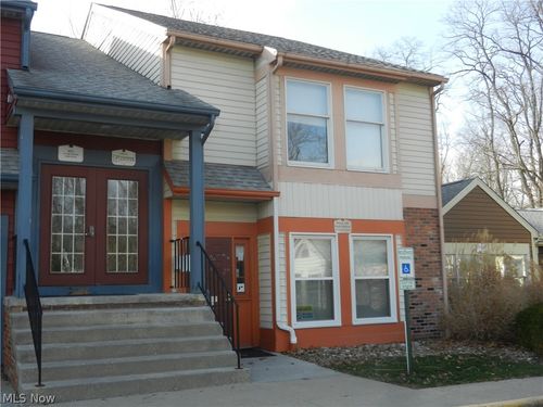 40 1/2 Munroe Falls Ave, Munroe Falls, OH, 44262-1538 | Card Image