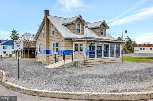 1538 N Susquehanna Trl, Selinsgrove, PA, 17870-7769 | Card Image