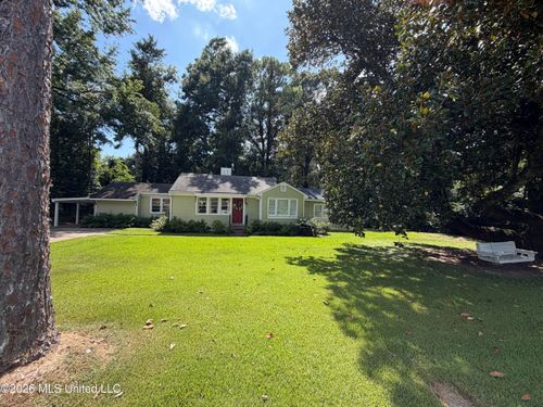 27 Montebello Dr, Natchez, MS, 39120-4719 | Card Image