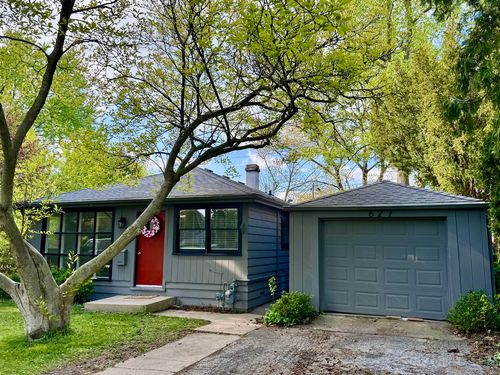 627 Woodward Ave, Geneva, IL, 60134-1541 | Card Image