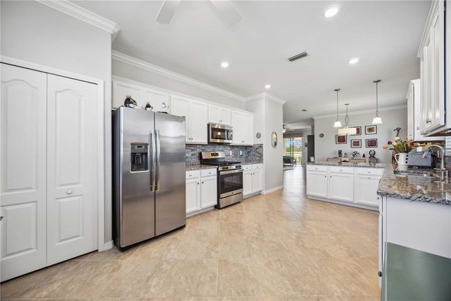 10008 Carnoustie Pl, House other with 3 bedrooms, 2 bathrooms and null parking in BRADENTON FL | Image 11