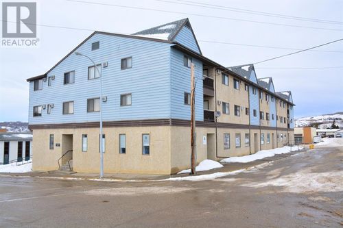10118 100 Ave, Peace River, AB, T8S1R3 | Card Image