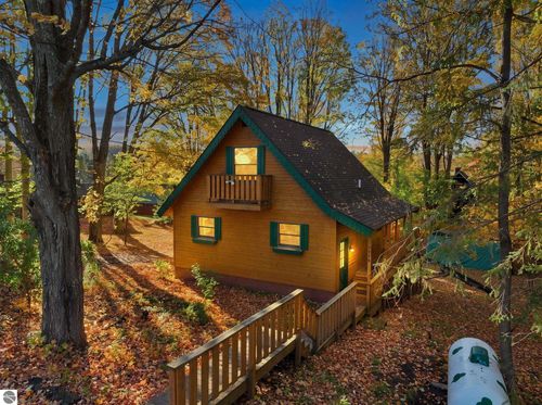 7219 Fawn Dr, Cadillac, MI, 49601-9335 | Card Image