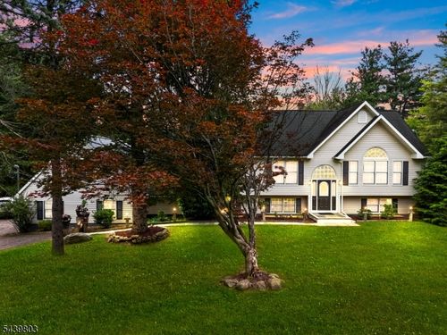 251 W Mountain Rd, Sparta, NJ, 07871-3527 | Card Image