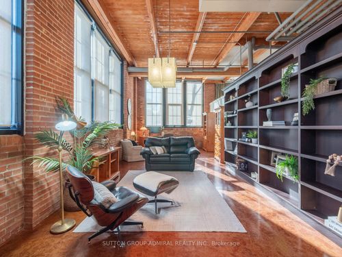 204-543 Timothy St, Newmarket, ON, L3Y1R1 | Card Image