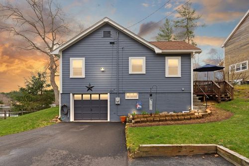 104 W Pond Rd, Plymouth, MA, 02360-4766 | Card Image