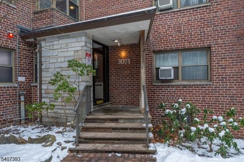 2f-3071 Edwin Ave, Fort Lee, NJ, 07024-3644 | Card Image