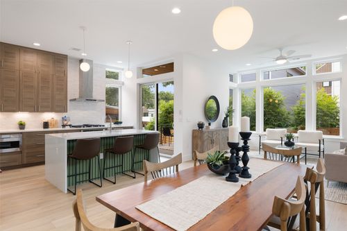 21-900 S 2nd St, Austin, TX, 78704-1694 | Card Image