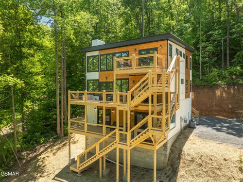 3307 Shagbark Hickory Rdg, Sevierville, TN, 37862-8633 | Card Image