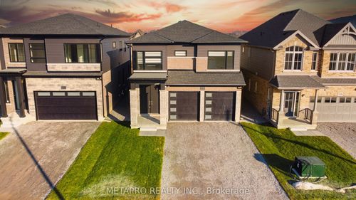 7364 Majestic Trail, Niagara Falls, ON, L2H3V4 | Card Image