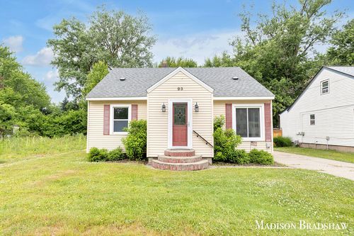 93 River St, Coopersville, MI, 49404-1317 | Card Image