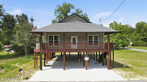 303 E Jones St, Trenton, NC, 28585-7786 | Card Image