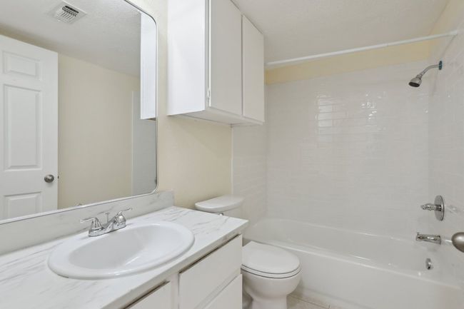 APT-210 - 2401 Leon St, Condo with 2 bedrooms, 2 bathrooms and 2 parking in Austin TX | Image 17