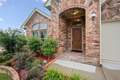6056 Shiner Dr, Fort Worth, TX, 76179-7638 | Card Image