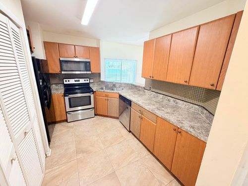 201-3453 Nw 44th St, Lauderdale Lakes, FL, 33309-4267 | Card Image