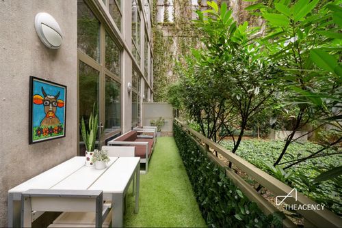 thd-130 W 19th St, New York, NY, 10011-4138 | Card Image