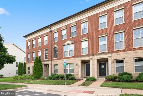 7813 Crescent Park Dr, GAINESVILLE, VA, 20155-1569 | Card Image