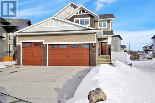 35 Traynor Close, Red Deer, AB, T4P0W7 | Card Image