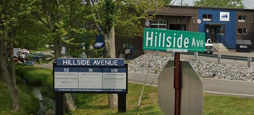 111 Hillside Ave, Londonderry, NH, 03053-3432 | Card Image